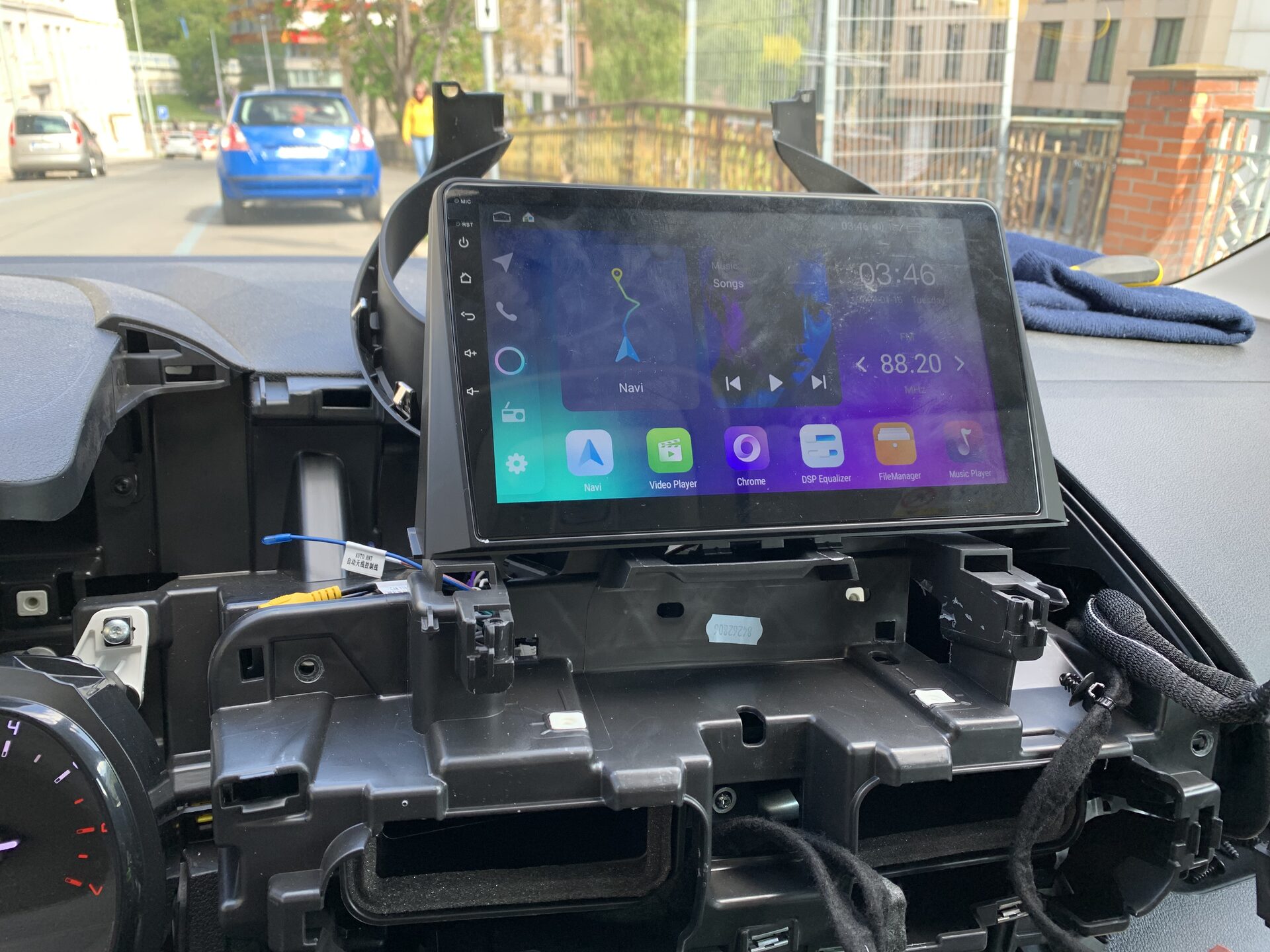 Hotové Android autorádio s 9palcovým displejem v Citroënu Berlingo